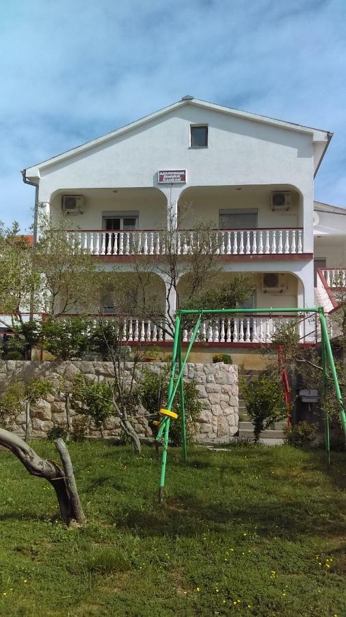 Guesthouse BILI Karlobag Extérieur photo